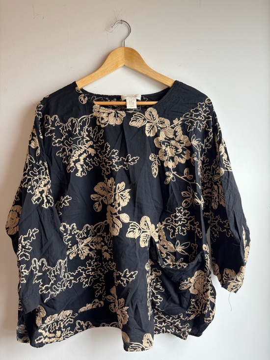 Cynthia Rowley Tops - Cynthia Rowley Black Tunic with Beige Floral Embroidery